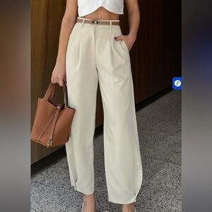 Pleated Cropped Pants in off white